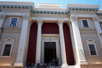 Πάτρα: Σιωπηρή διαμαρτυρία από την ΕΕΤΕΜ κατά την επίσκεψη του Προκόπη Παυλόπουλου