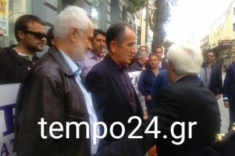 Πάτρα: Στα Δικαστήρια ο Π. Παυλόπουλος για τα εγκαίνια της έκθεσης αρχαιοτήτων - Χαιρέτισε νωρίτερα τους διαδηλωτές που τον περίμεναν με πανό - ΒΙΝΤΕΟ και ΦΩΤΟΓΡΑΦΙΕΣ