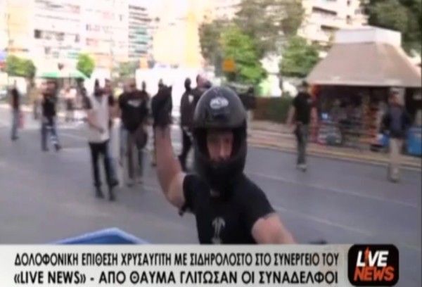 Δολοφονική επίθεση χρυσαυγίτη με σιδηρολοστό σε τηλεοπτικό συνεργείο – ΒΙΝΤΕΟ ντοκουμέντο