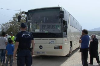 Γιάννενα: Αρνήθηκαν να κατέβουν από τα λεωφορεία οι πρόσφυγες - ΒΙΝΤΕΟ