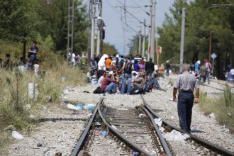 Ειδομένη: Αστυνομική επιχείρηση για να ανοίξει η σιδηροδρομική γραμμή - ΒΙΝΤΕΟ
