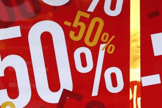 Αρχίζουν οι ενδιάμεσες εκπτώσεις μετά το Πάσχα