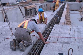 Εργασία στο εξωτερικό θέλουν έξι στους δέκα