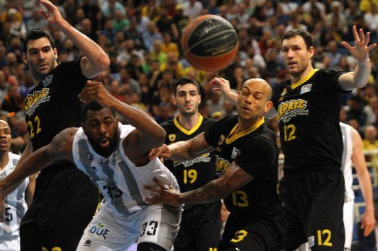 Νίκη του ΠΑΟΚ μέσα στο ΟΑΚΑ επί της ΑΕΚ