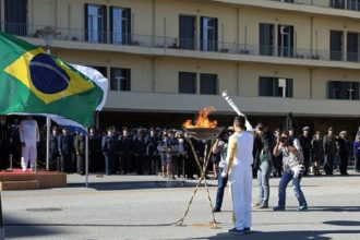 Δείτε ΖΩΝΤΑΝΑ από το TEMPO24.GR την παράδοση της Ολυμπιακής Φλόγας στο Παναθηναϊκό Στάδιο