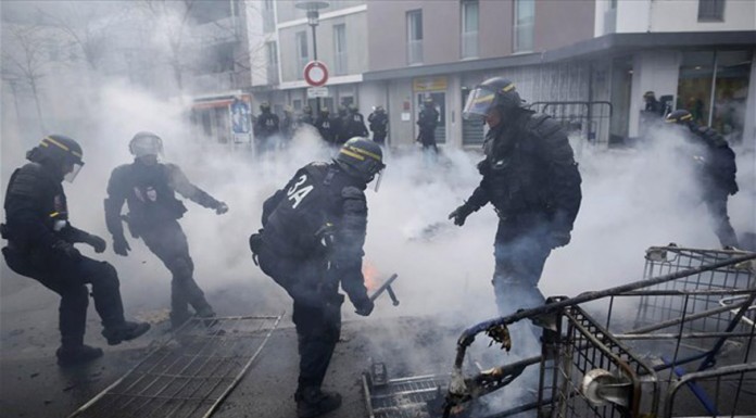 Γαλλία: Νέα επεισόδια με την αστυνομία για τα εργασιακά