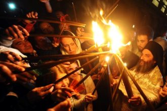 Στις 6 το απόγευμα φτάνει στην Αθήνα το Αναστάσιμο Φως