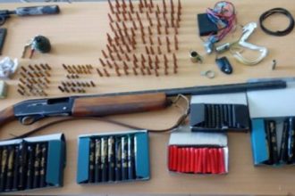 Ηλεία: Συνελήφθη 49χρονος ιερέας για κατοχή όπλων, εκρηκτικών και κροτίδων