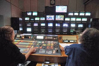 Χωρίς δελτία ειδήσεων και ενημερωτικές εκπομπές οι τηλεοπτικοί σταθμοί