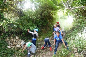 Πάτρα: Το Εργατικό Κέντρο καθαρίζει την παραλία Μονοδενδρίου