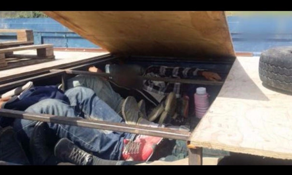 Πάτρα: Το φορτίο εκτός από πορτοκάλια μετέφερε και 11 μετανάστες!