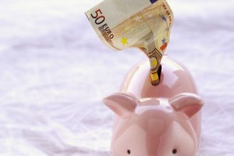 Καθηγητής συγκέντρωσε 269.000 ευρώ από δωρεές Γερμανών για την Ελλάδα