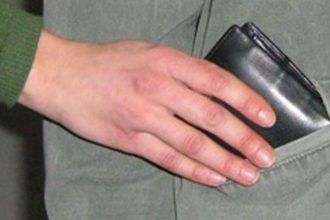 Πάτρα: Κλεμμένες τσάντες και πορτοφόλια πεταμένα στην περιοχή του Λαδόπουλου! Φωνές κατοίκων για μεγαλύτερη αστυνόμευση