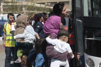 Πόλεμος για τη μεταφορά των προσφύγων -«Σφάζονται» τουριστικά λεωφορεία και ΚΤΕΛ