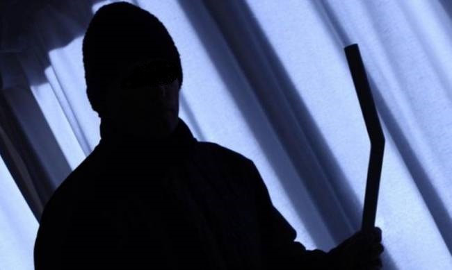 Πάτρα: Ο ληστής χτυπάει πάντα... δύο φορές! - Χτύπησε τον ηλικιωμένο για να του αρπάξει χρήματα και κοσμήματα