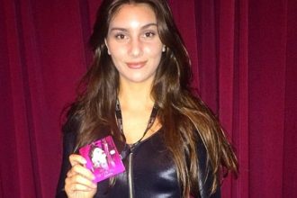 Μαντόνα: Εκανε πρόταση γάμου στην 17χρονη Ελληνίδα που ξεγύμνωσε