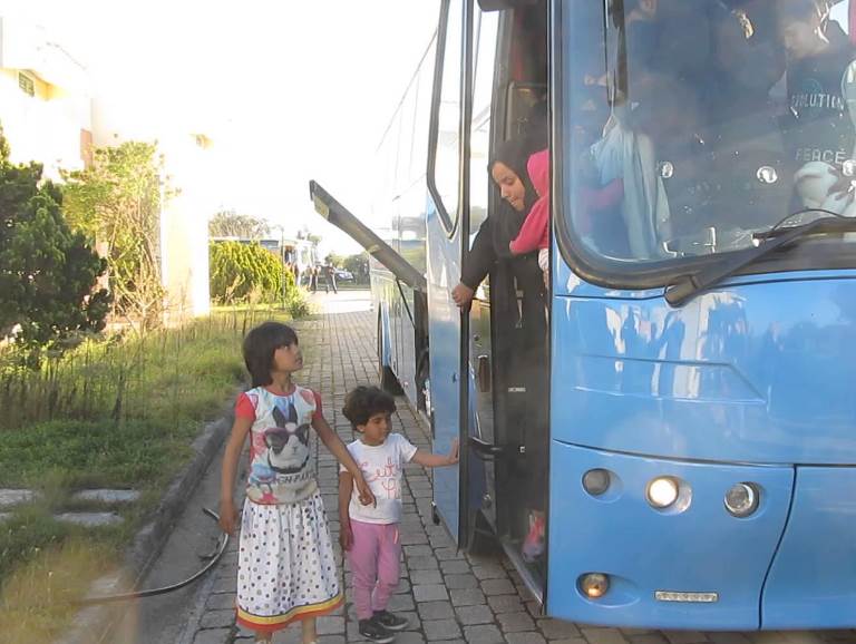 Ξεπέρασαν τους 300 οι πρόσφυγες στη Μυρσίνη Ηλείας - Συνολικά 52.953 άτομα βρίσκονται στην Ελλάδα ΔΕΙΤΕ ΠΙΝΑΚΕΣ