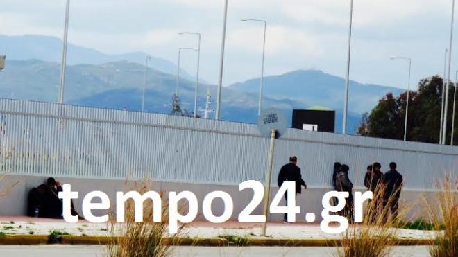 Πάτρα: Από το Λαδόπουλο και την ΑΒΕΞ οι μετανάστες επιτηρούν το νότιο λιμάνι - "Επιχειρούν" την κατάλληλη στιγμή
