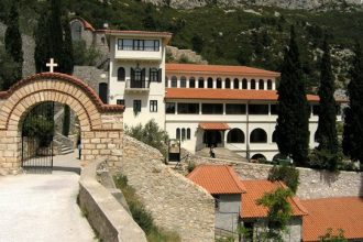 Ξύλο μέσα στην Ιερά Μονή Κλειστών - Καρέ-καρέ τα ΒΙΝΤΕΟ με όσα έγιναν πριν την λιτάνευση της εικόνας της Παναγίας