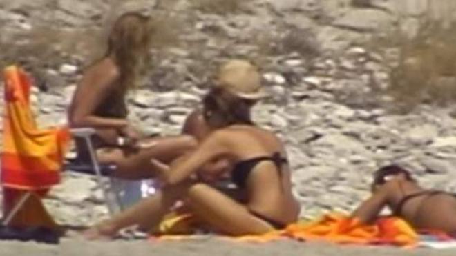 H Μόνικα Μπελούτσι με μπικίνι στην Μύκονο, παρέα με Κωστόπουλο και Μπαλατσινού - BINTEO