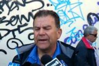 Αναστάτωση στο Αίγιο - Απειλούσε να "φουντάρει" στο κενό από το κτήριο της Πυροσβεστικής - Βρέθηκε πάνω του μαχαίρι