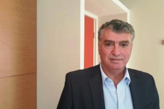 Δήμαρχος Ανδραβίδας - Κυλλήνης: «Οι πιο πολλοί πρόσφυγες θέλουν να φύγουν από την Ελλάδα, ενώ κάποιοι θα ήθελαν να επιστρέψουν στην Συρία»