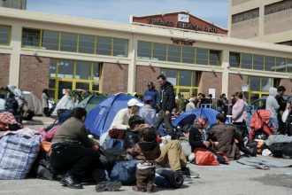 Λιγότεροι οι πρόσφυγες στο λιμάνι του Πειραιά