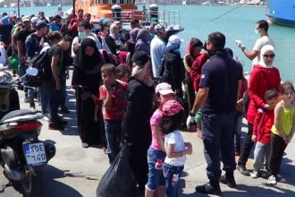 Ενταση στη Χίο: Πρόσφυγες ζητούν να φύγουν με πλοίο για τον Πειραιά