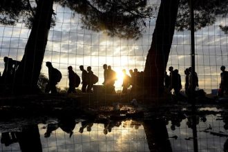 Πάνω από 500 πρόσφυγες φθάνουν καθημερινά στα νησιά