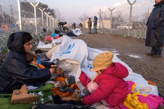 «Αδειάζει» το Αιγαίο από μετανάστες και πρόσφυγες