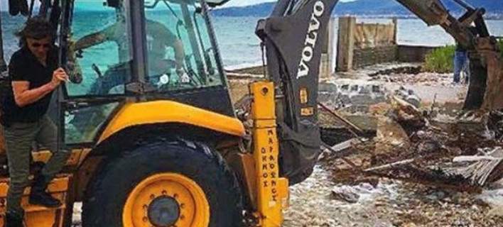 O Ηλίας Ψινάκης πάνω στην μπουλντόζα: «Θα σας ταράξω στη νομιμότητα»