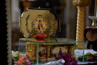 Μέχρι την Δευτέρα το προσκύνημα τον Ιερών Λειψάνων του Αγίου Λουκά του Ιατρού - Πλήθος πιστών στον Ι.Ναό του Άγιου Ανδρέα - ΦΩΤΟΓΡΑΦΙΕΣ