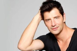 Ο Σάκης Ρουβάς και η κρέμα ... αιμορροΐδων!