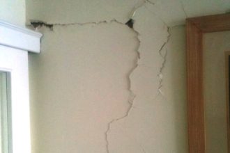Χρήματα σε 78 σεισμόπληκτους της Αιγιάλειας