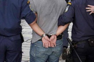 Πάτρα: Βγαίνουν μαχαίρια και λοστοί για ασήμαντη αφορμή - Κλωτσιές, μπουνιές και αιματηρά επεισόδια