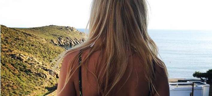 Και η Φαίη Σκορδά έβαλε το μαγιό της!