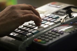 Πάτρα: "Έφοδος" στις επιχειρήσεις για ελέγχους - Μικτά κλιμάκια "σαρώνουν" την αγορά εντός και εκτός πόλης!