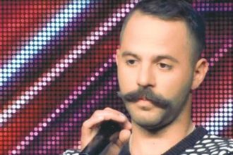 Ο 26χρονος με το μουστάκι από την Αμαλιάδα που ξεσήκωσε το X-Factor - ΔΕΙΤΕ ΒΙΝΤΕΟ