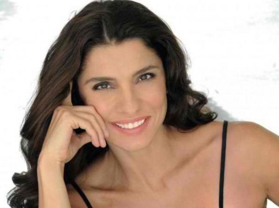 Οι κούκλες δίδυμες κόρες της Πόπης Τσαπανίδου