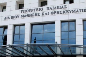 Το Υπουργείο Παιδείας προτείνει τέσσερα χρόνια γυμνάσιο και δύο λύκειο