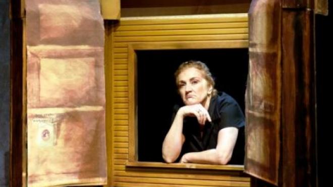 Ο «Συμβολαιογράφος» με την Υρώ Μανέ και απόψε στην Πάτρα