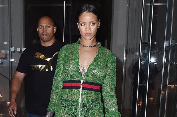 Η Ριάνα σχεδόν γυμνή πάλι