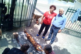 Και πάλι φέτος κατορθώσαμε και... ψήσαμε τον οβελία - Το Facebook "πλημμύρισε" από στιγμές και ευχές για το Πάσχα των Ελλήνων - ΔΕΙΤΕ ΦΩΤΟΓΡΑΦΙΕΣ