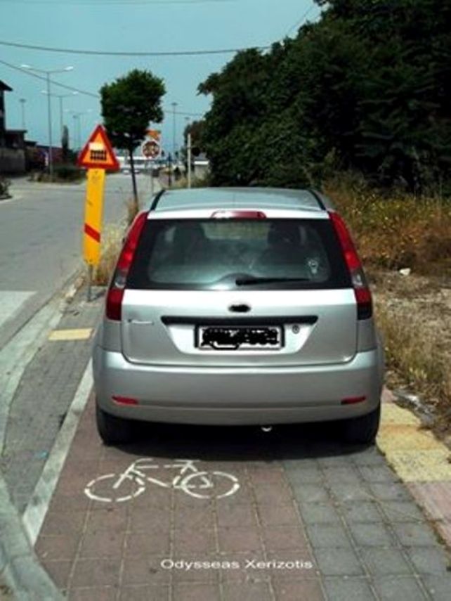 Πάτρα: ....και η ασυδοσία συνεχίζεται - Δείτε που πάρκαρε αυτός ο οδηγός - ΦΩΤΟΓΡΑΦΙΕΣ