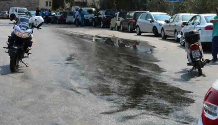 ΠΡΟΣΟΧΗ - Πάτρα: Γέμισε λάδια ο δρόμος μετά την πτώση δικυκλιστή