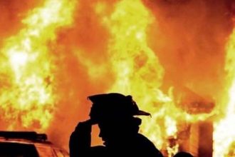 Δύο νεκροί από φωτιά στη Μάνδρα