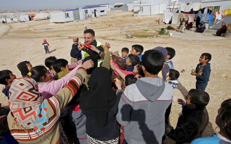 Ανθρωπιστική βοήθεια σε προάστιο της Δαμασκού