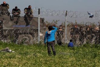 Δεκαέξι Σύροι από την Ειδομένη πέρασαν στην Αλβανία πεζή