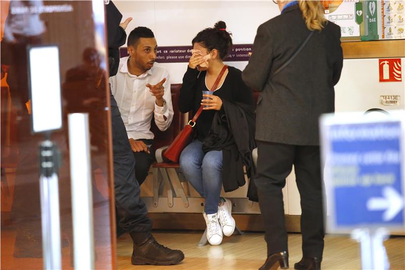 Ανατροπή στην πτώση του αεροπλάνου της EgyptAir - Υπουργός αφήνει ανοικτό το ενδεχόμενο τρομοκρατικής ενέργειας - Οι πρώτες εικόνες (ΣΥΝΕΧΗΣ ΡΟΗ)