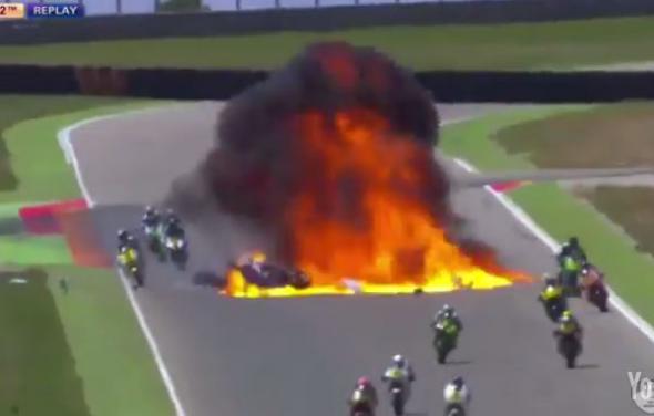 Τρομακτικό ατύχημα σε αγώνα ταχύτητας μοτοσικλετών – ΔΕΙΤΕ ΒΙΝΤΕΟ